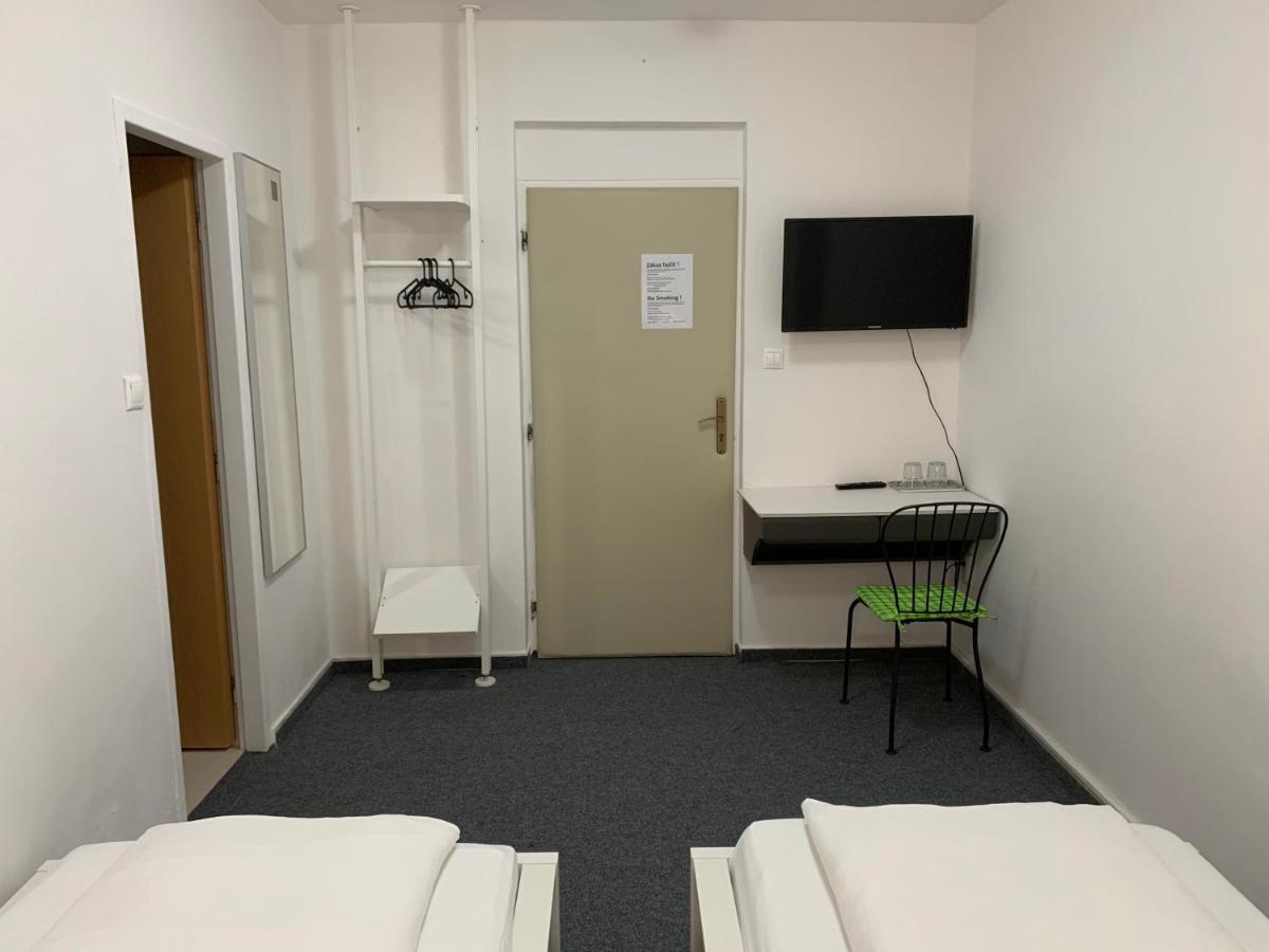 Penzion Holiday Trnava Exterior foto